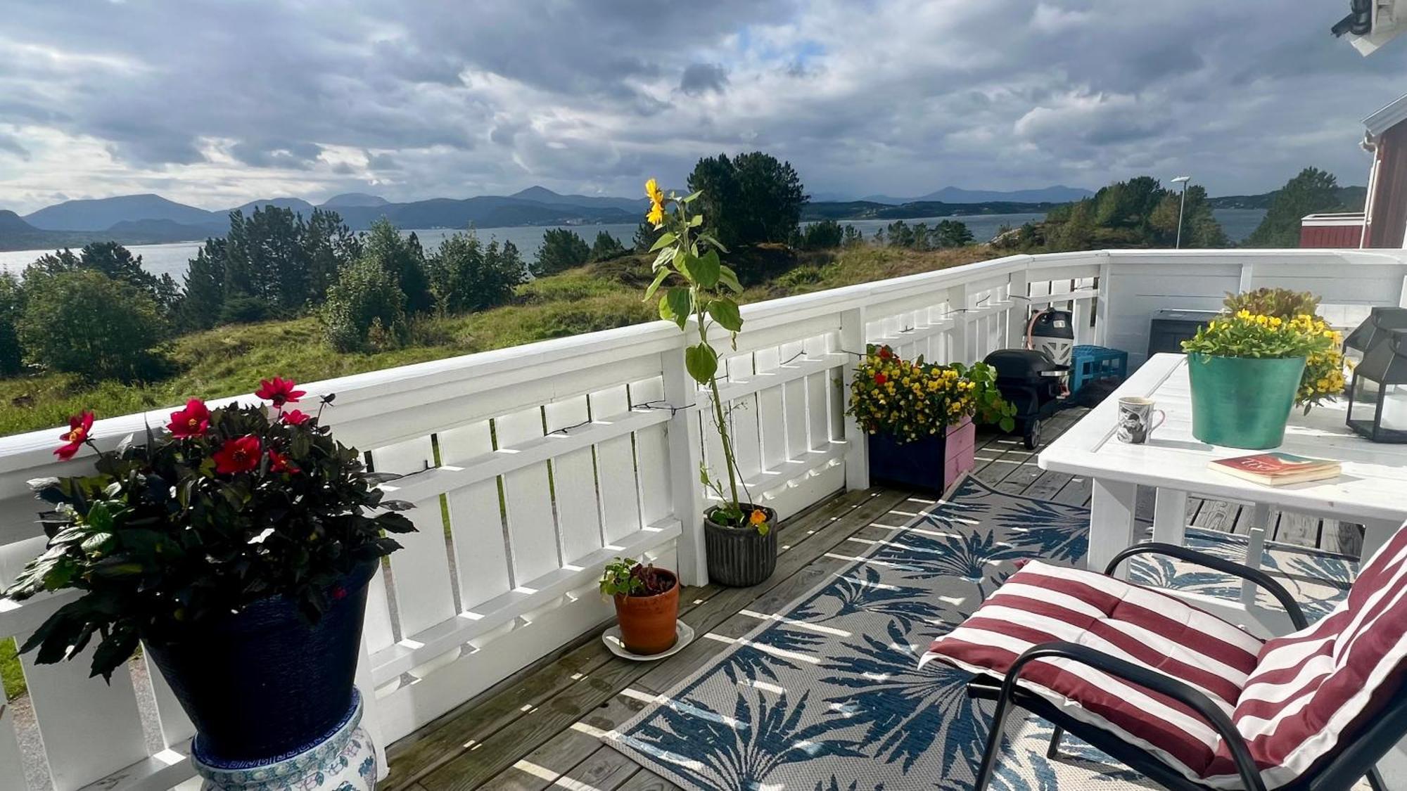 Wake Up To A Beautiful View And Smell Of The Sea Appartement Kristiansund Buitenkant foto