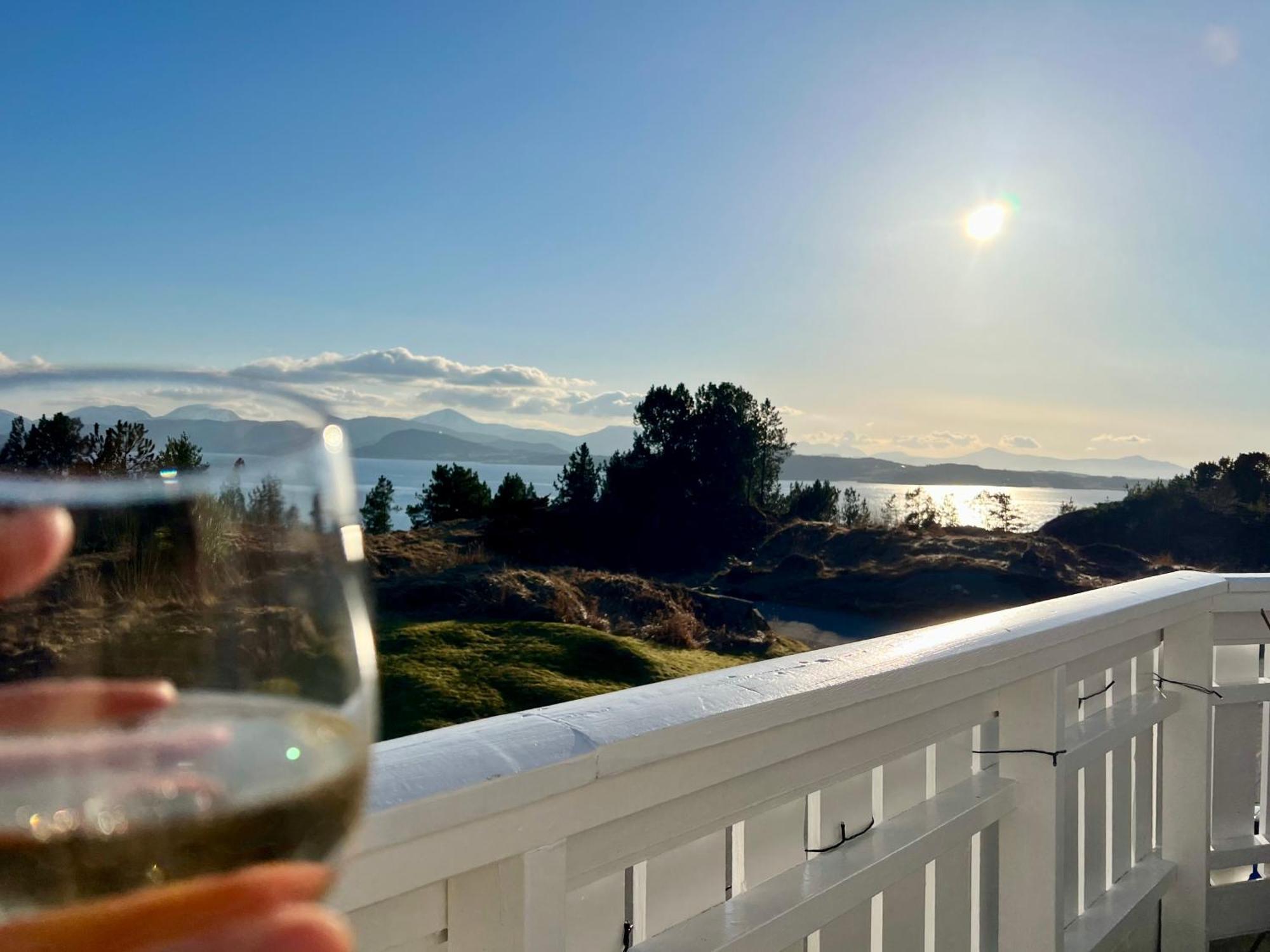 Wake Up To A Beautiful View And Smell Of The Sea Appartement Kristiansund Buitenkant foto